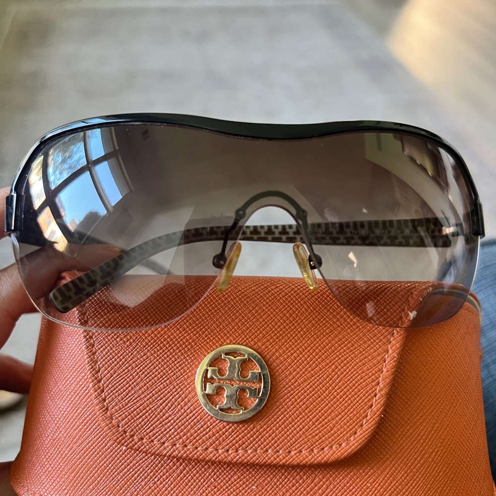 Tory Burch Gradient Black Sunglasses